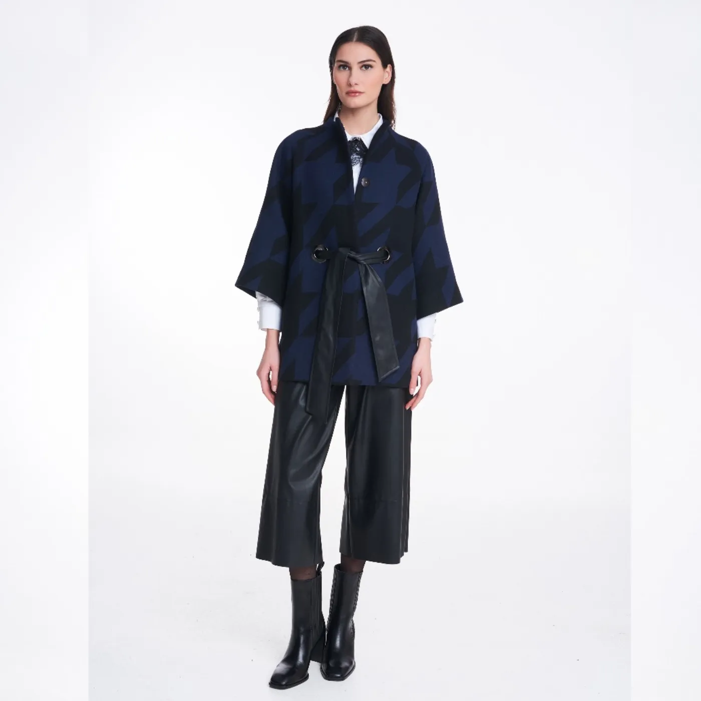 Badoo Navy Cape