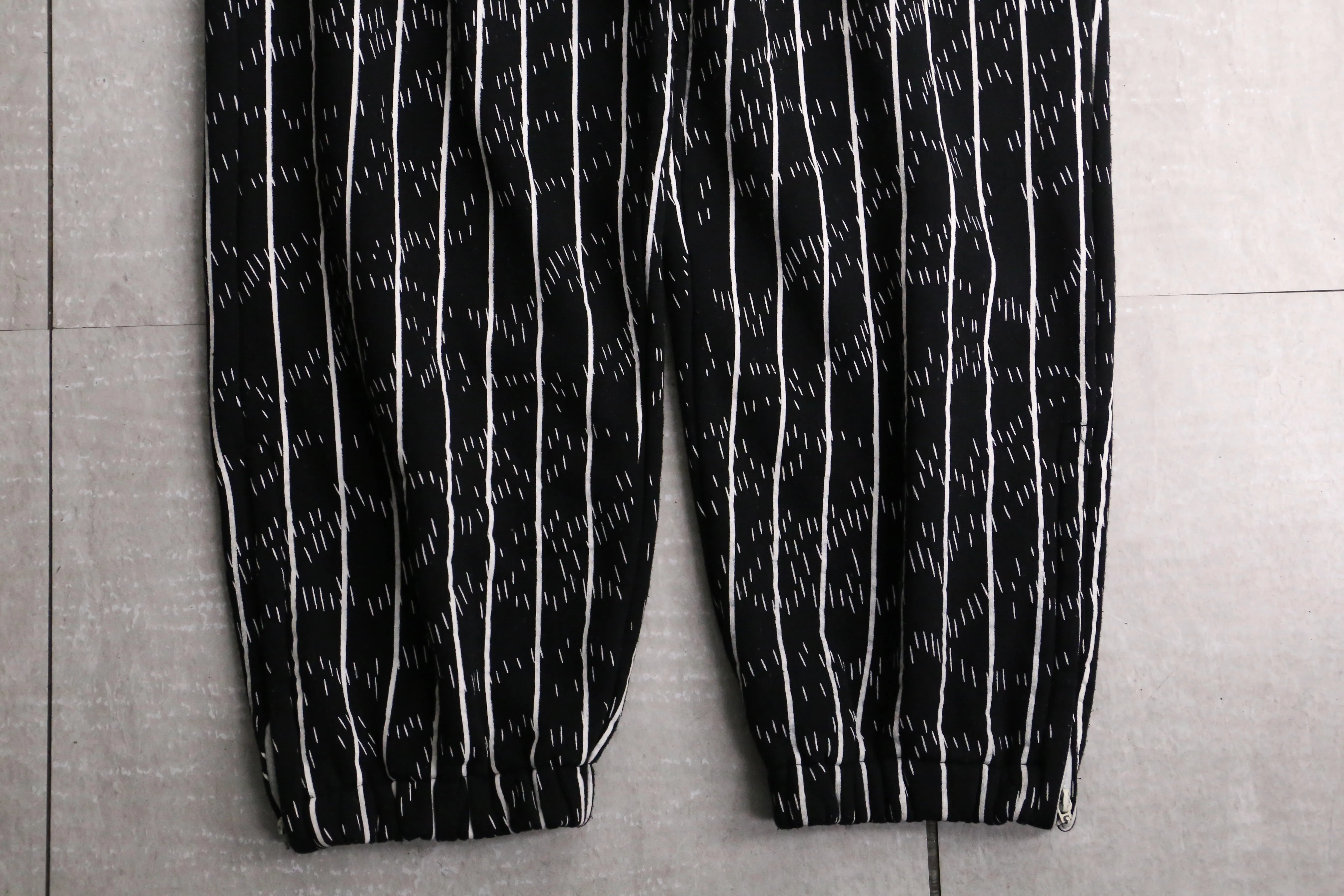 “Sean John” monotone stripe  pattern loose sweat pants